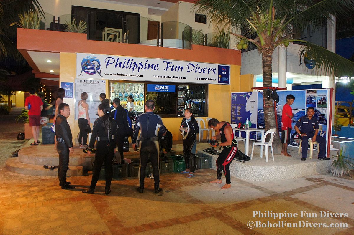 Philippine fun divers divers alona beach panglao bohol night dive
